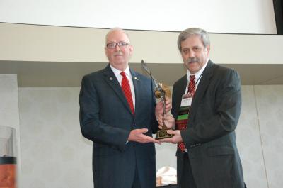 Steve Williams (right) presenting David Nomsen with the Grinnell Award, Credit: Dave Windsor
